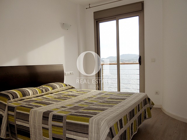 Dormitorio doble de piso en venta en Cala Gració, zona de Sant Antoni, Ibiza 