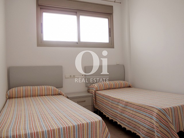 Blick in ein Schlafzimmer vom Apartment zu verkaufen in Cala Gració