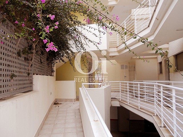 Blick auf den Außenbereich  vom Apartment zu verkaufen in Cala Gració