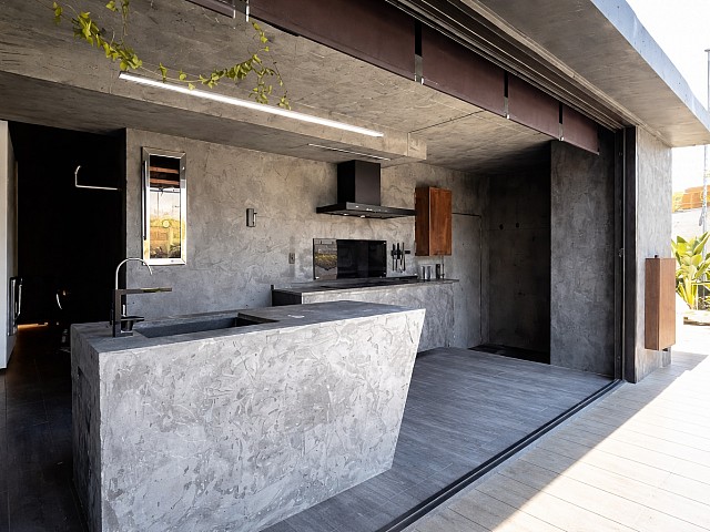 Exclusivo Ático con Terraza y Piscina en el Corazón de Barcelona