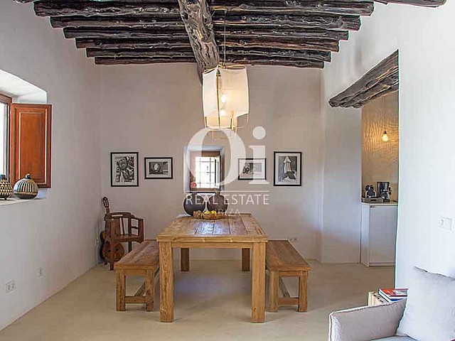 Salón-comedor de magnifica villa en alquiler en Cala Jondal, Ibiza
