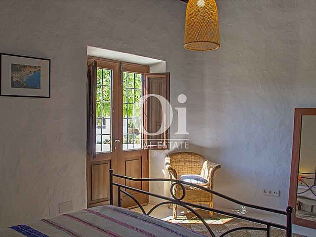 Dormitorio de magnifica villa en alquiler en Cala Jondal, Ibiza