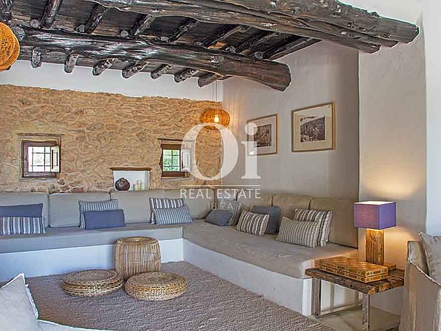 Sala de estar de magnifica villa en alquiler en Cala Jondal, Ibiza