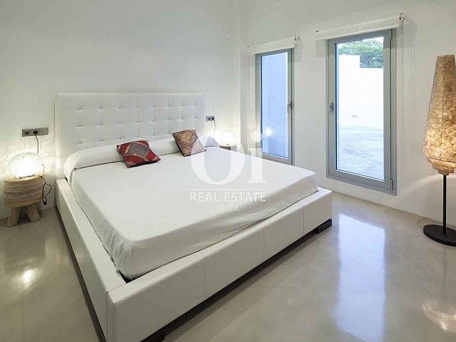 Habitación de matrimonio de exclusiva casa en alquiler en Ibiza
