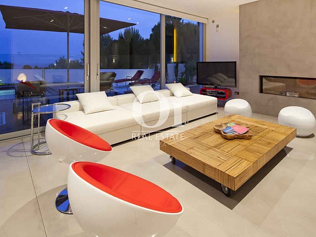 Sala de estar de exclusiva casa en alquiler en Ibiza
