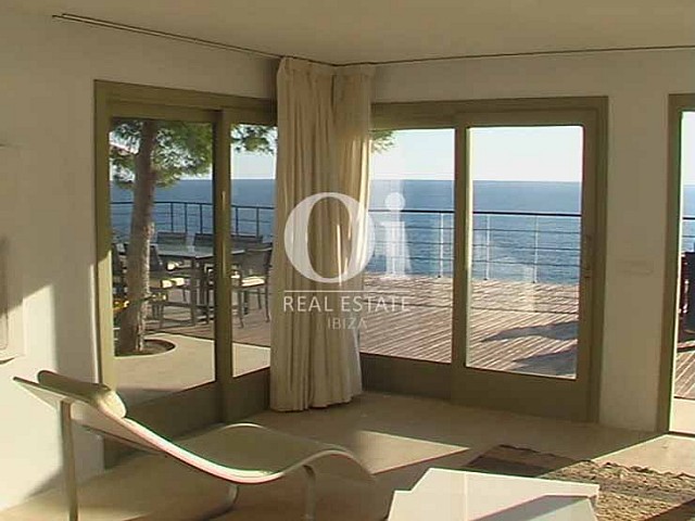 Estancia con vistas al exterior de casa de alquiler de estancia en Es Cubells, Ibiza 
