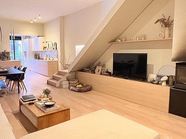 Casa en venta con techos de gran altura en zona Cordellas, Cerdanyola del Vallès.