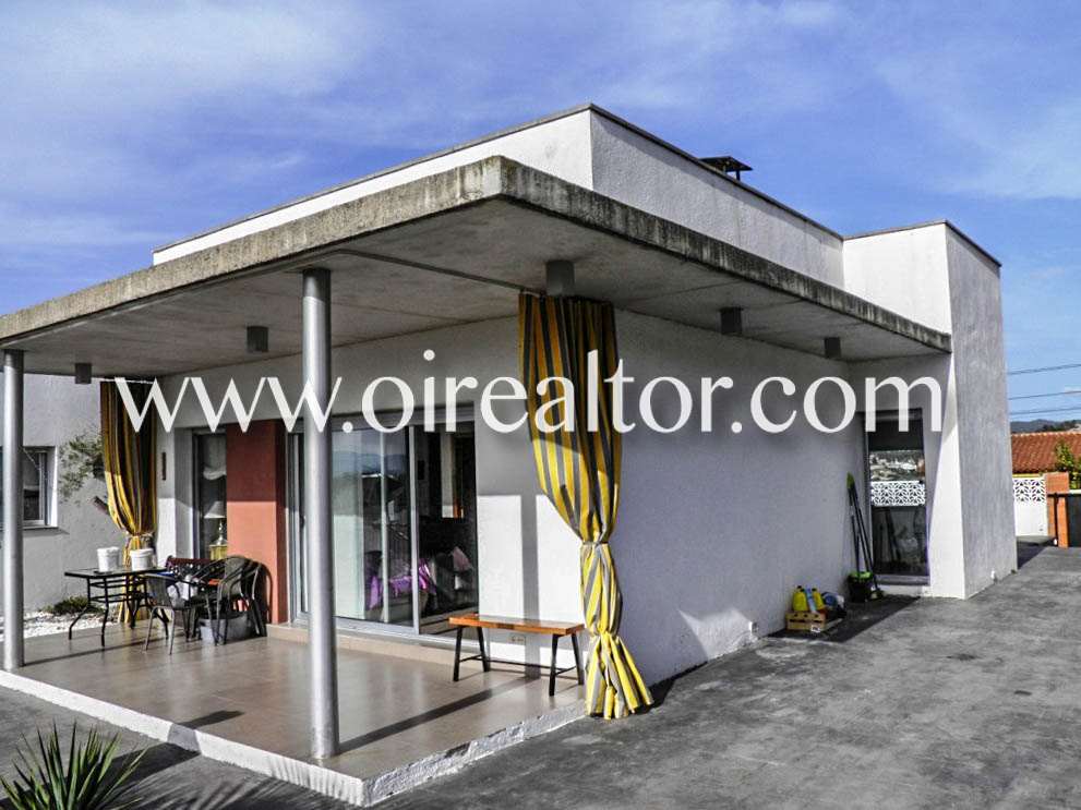 Дом для продажи восьми комнат в урбанизации Монбарбат в Масане де ла Сельва
