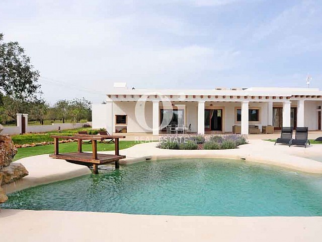 Blick auf die Luxus-Villa in San Lorenzo, Ibiza
