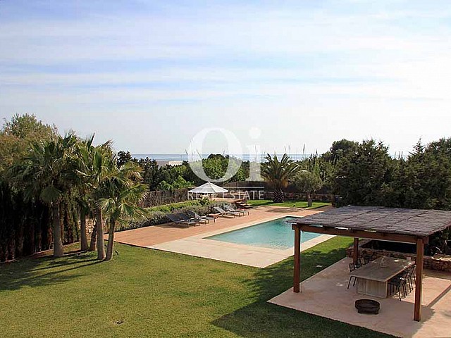 Piscine et jardin de maison à louer de séjour à Es Codolar, Ibiza
