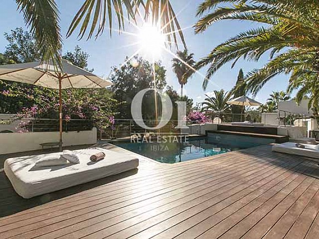 Rent a villa in the beautiful area of Salinas in ibiza