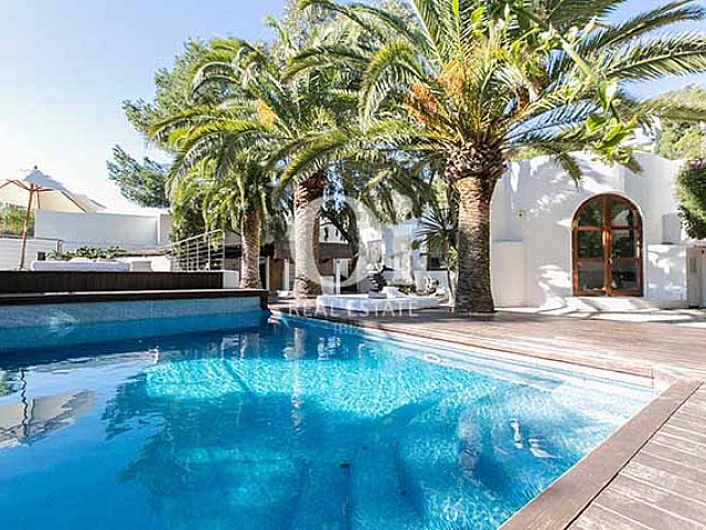 Blick auf den Poolbereich der Villa in Las Salinas, Ibiza