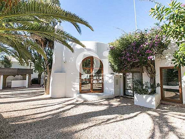 Blick auf den Außenbereich der Villa in Las Salinas, Ibiza