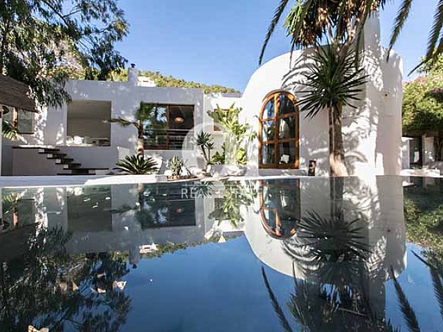Blick auf den Außenbereich der Villa in Las Salinas, Ibiza