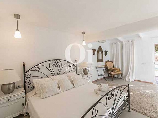 Dormitorio de magnifico chalet en alquiler en Ibiza