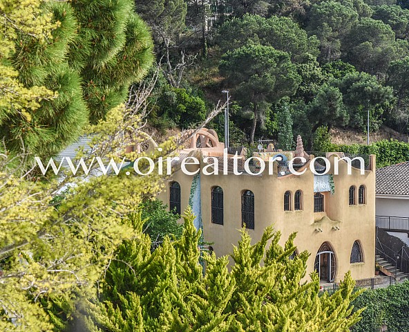 Villa en venta en la urbanización Urcasa, cala Canyelles Lloret de Mar