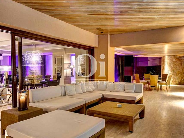 Blick in eine Suite der Luxus-Villa zur Miete bei Ibiza-Stadt