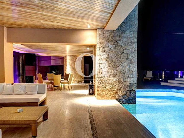 Blick in die Innenräume der Luxus-Villa zur Miete bei Ibiza-Stadt