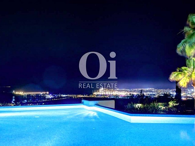 Blick auf den Pool der Luxus-Villa zur Miete bei Ibiza-Stadt