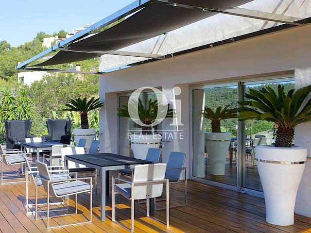 Blick auf die Veranda von der Villa zur Miete auf Ibiza