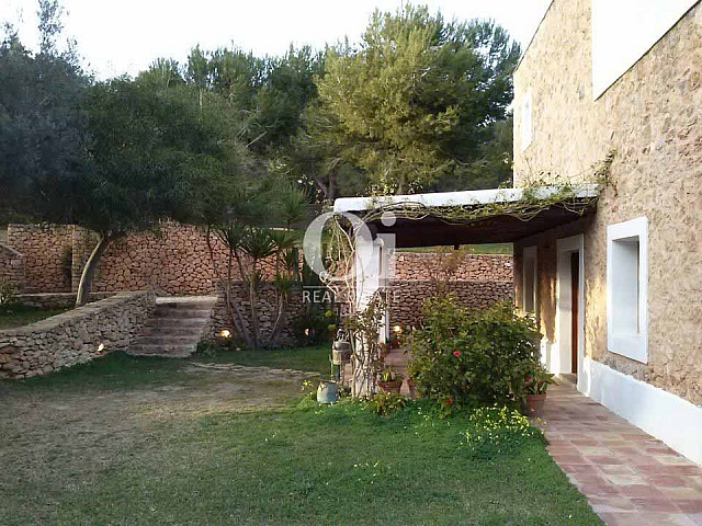 Exteriores de casa en alquiler de estancia en zona de San José, Ibiza 