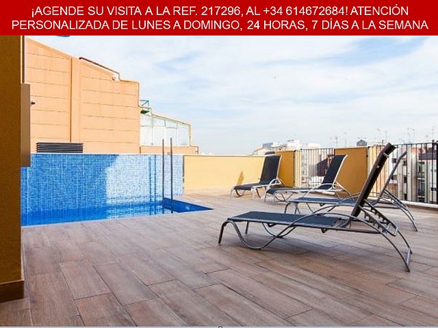 Piso en venta con terraza y piscina comunitaria en Sagrada Família, Barcelona 