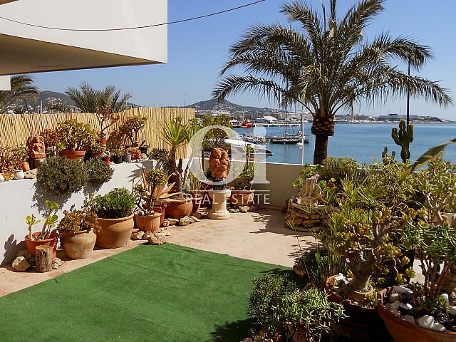 Jardín de casa en alquiler vacacional en Ibiza 