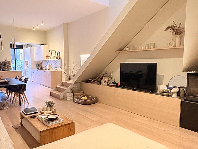 Casa en venta con techos de gran altura en zona Cordellas, Cerdanyola del Vallès.
