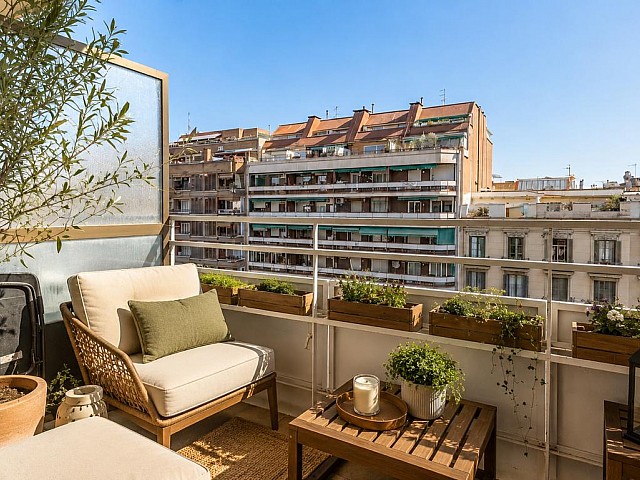 Piso en venta con terraza y vistas en Sant Antoni, Barcelona