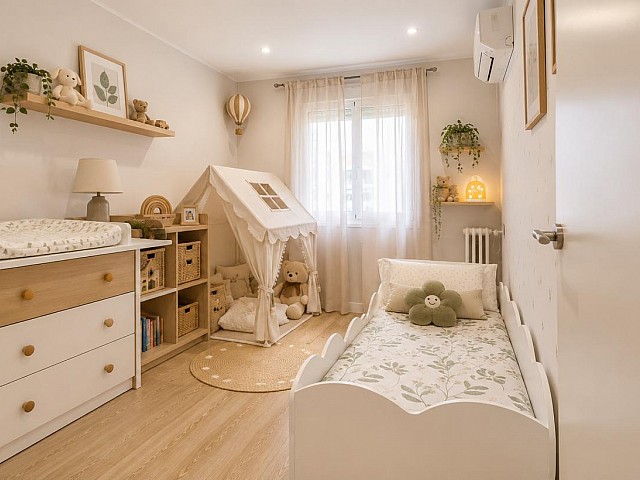 Piso en venta con terraza y vistas en Sant Antoni, Barcelona