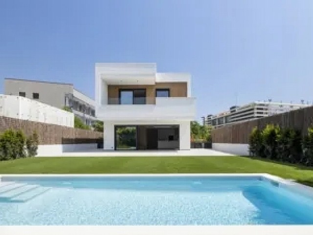 Exclusiva villa de obra nueva en La Plana, Sitges | Piscina privada, jardín y 4 plazas de garaje
