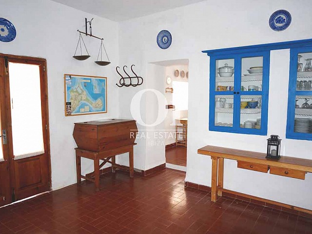 Blick in die Räume der rustikalen Ferienunterkunft auf Formentera