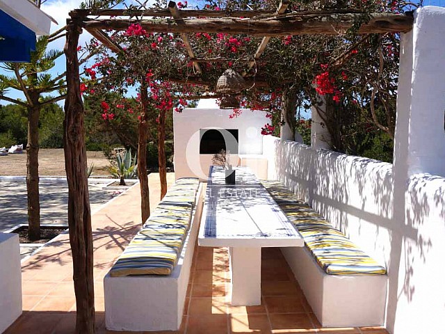 Comedor de verano de casa en alquiler en Formentera 