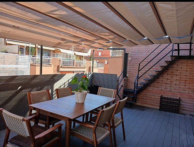 Ático en venta con dos terraza y parquin en el corazon de Gracia