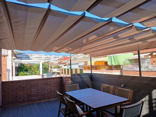 Ático en venta con dos terraza y parquin en el corazon de Gracia