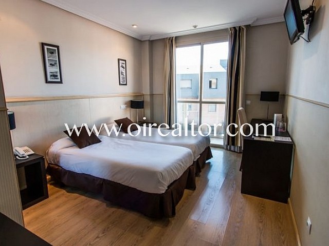 habitacion hotel suites feria madrid 2 650x433