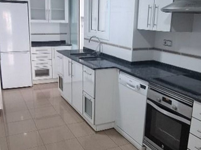 Spacieux appartement de 4 chambres avec terrasse, balcon et excellente luminosité à Les Planes