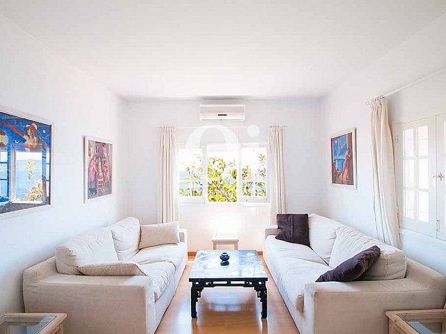Blick in das Wohnzimmer der Ferienvilla  auf Ibiza, Los Molinos
