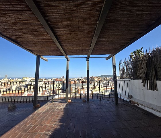 Exclusivo Ático a reformar en Eixample Derecho