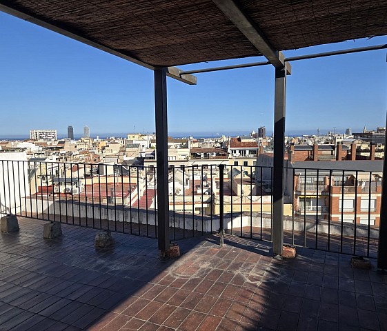 Exclusivo Ático a reformar en Eixample Derecho