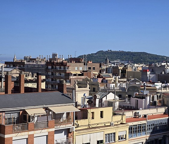 Exclusivo Ático a reformar en Eixample Derecho
