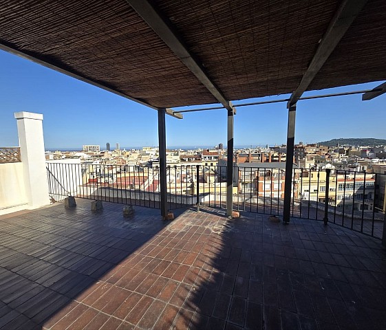 Exclusivo Ático a reformar en Eixample Derecho
