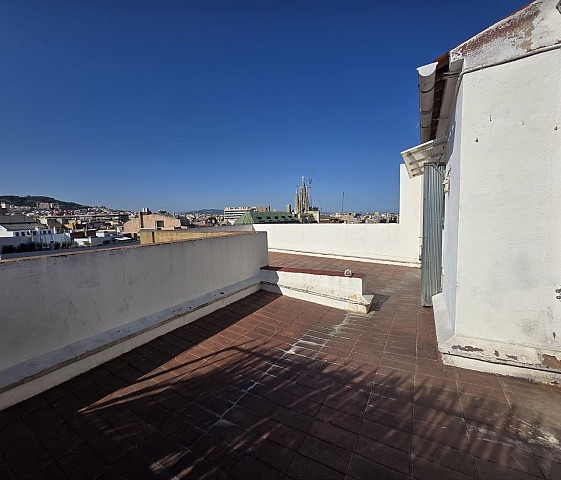 Exclusivo Ático a reformar en Eixample Derecho