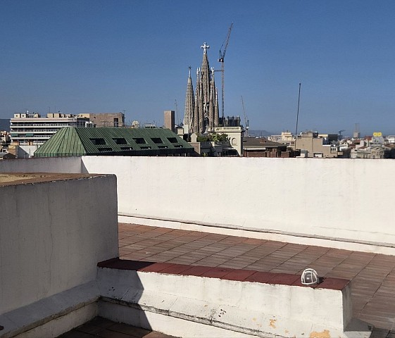 Exclusivo Ático a reformar en Eixample Derecho