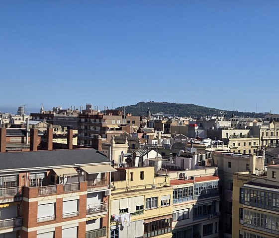 Exclusivo Ático a reformar en Eixample Derecho