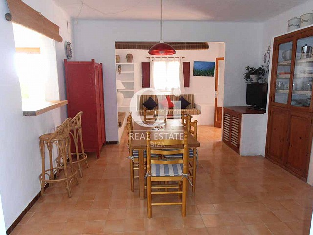 Blick in die Küche vom Ferienhaus auf Formentera