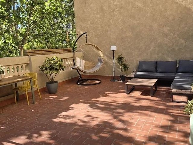 Penthouse à vendre avec une impressionnante terrasse de 38 m² à El Camp de l'Arpa del Clot, Barcelone.