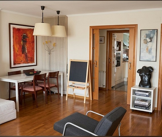 Espectacular piso en travessera de les corts piso amplio de 4 habitaciones 