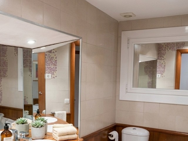 Espectacular piso en travessera de les corts piso amplio de 4 habitaciones 