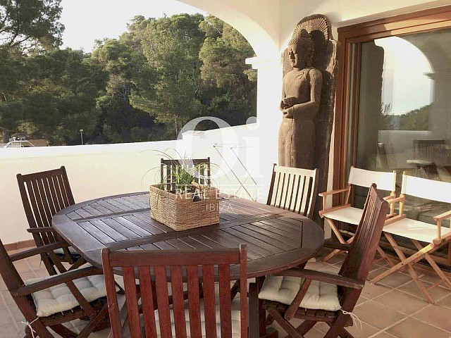 Blick auf die Terrasse vom Ferienhaus zur Miete, auf Ibiza